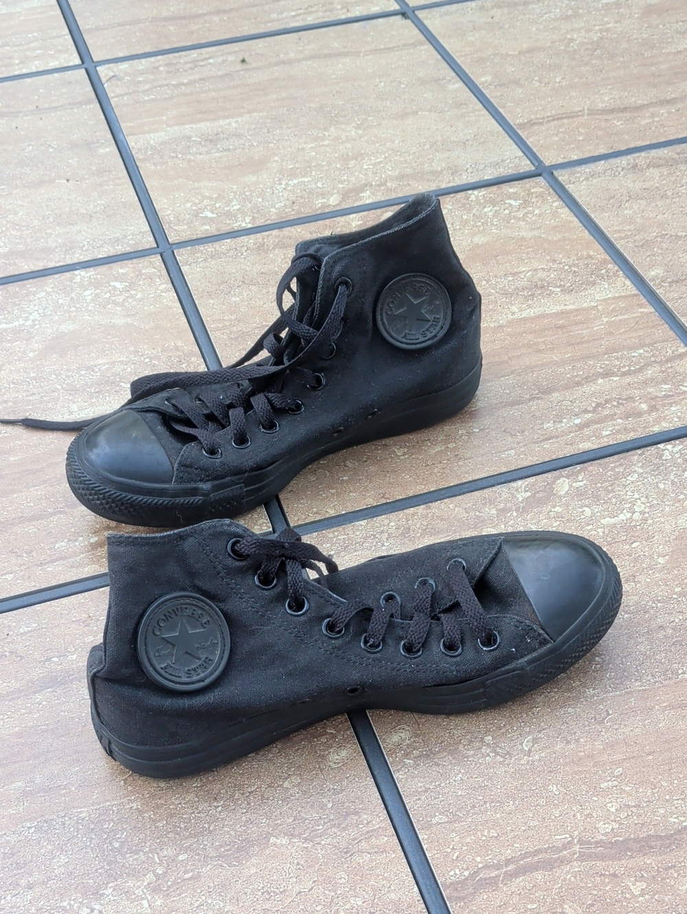 Converse Black High Top Sneakers — All Black Mens 7 Women's 9
